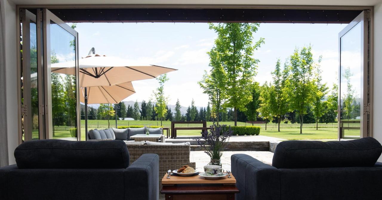 Maple Lodge Luxury Bed & Breakfast Albert Town Εξωτερικό φωτογραφία