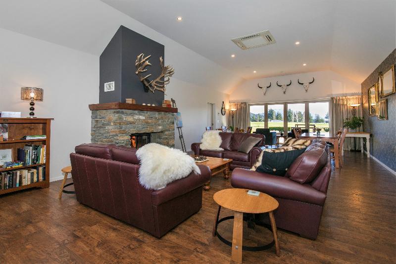 Maple Lodge Luxury Bed & Breakfast Albert Town Εξωτερικό φωτογραφία