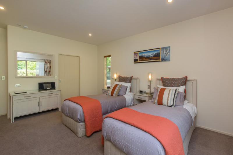 Maple Lodge Luxury Bed & Breakfast Albert Town Εξωτερικό φωτογραφία
